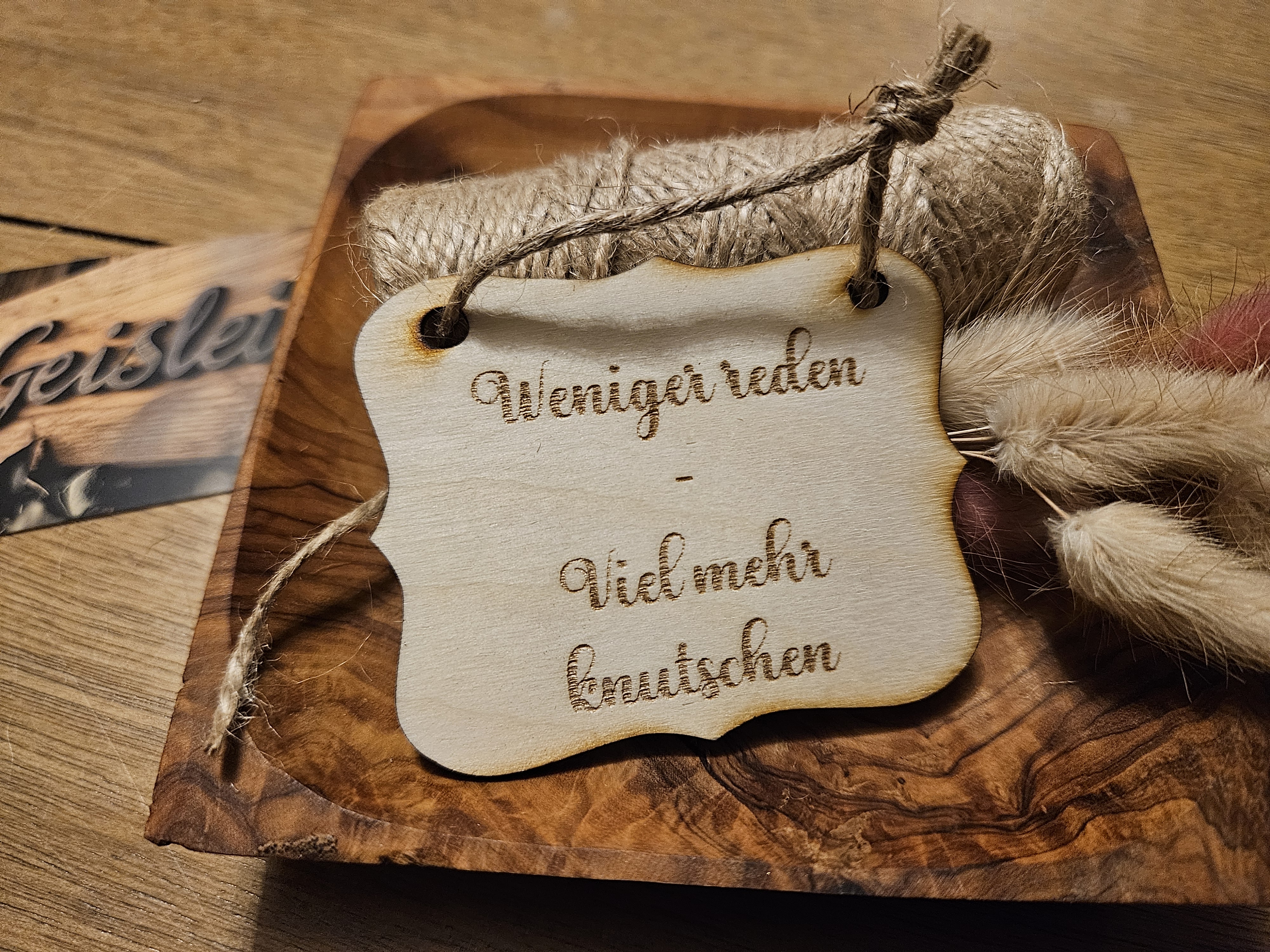 Spruchschildchen - mehr knutschen