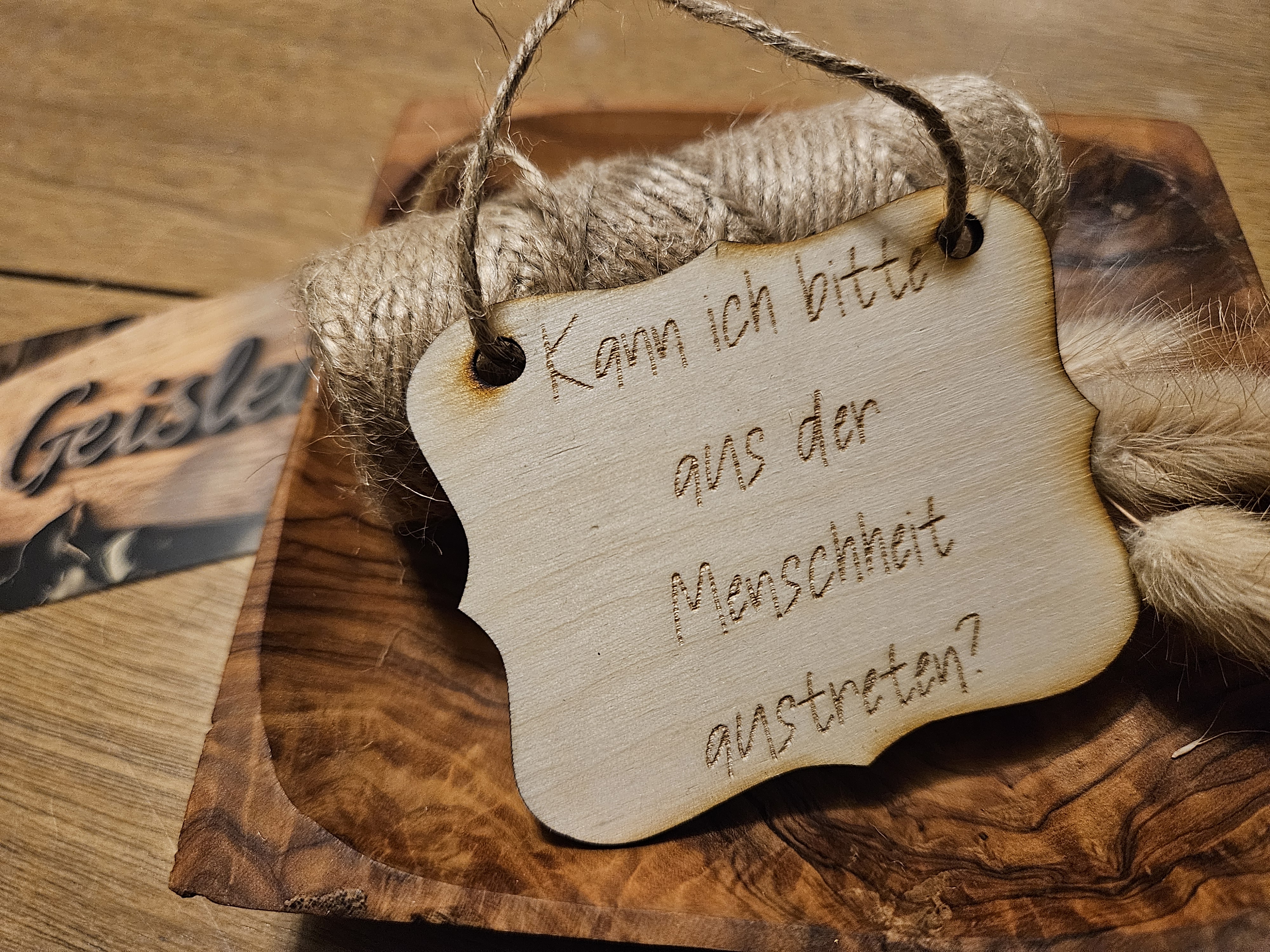 Spruchschildchen - aus der Menschheit austreten