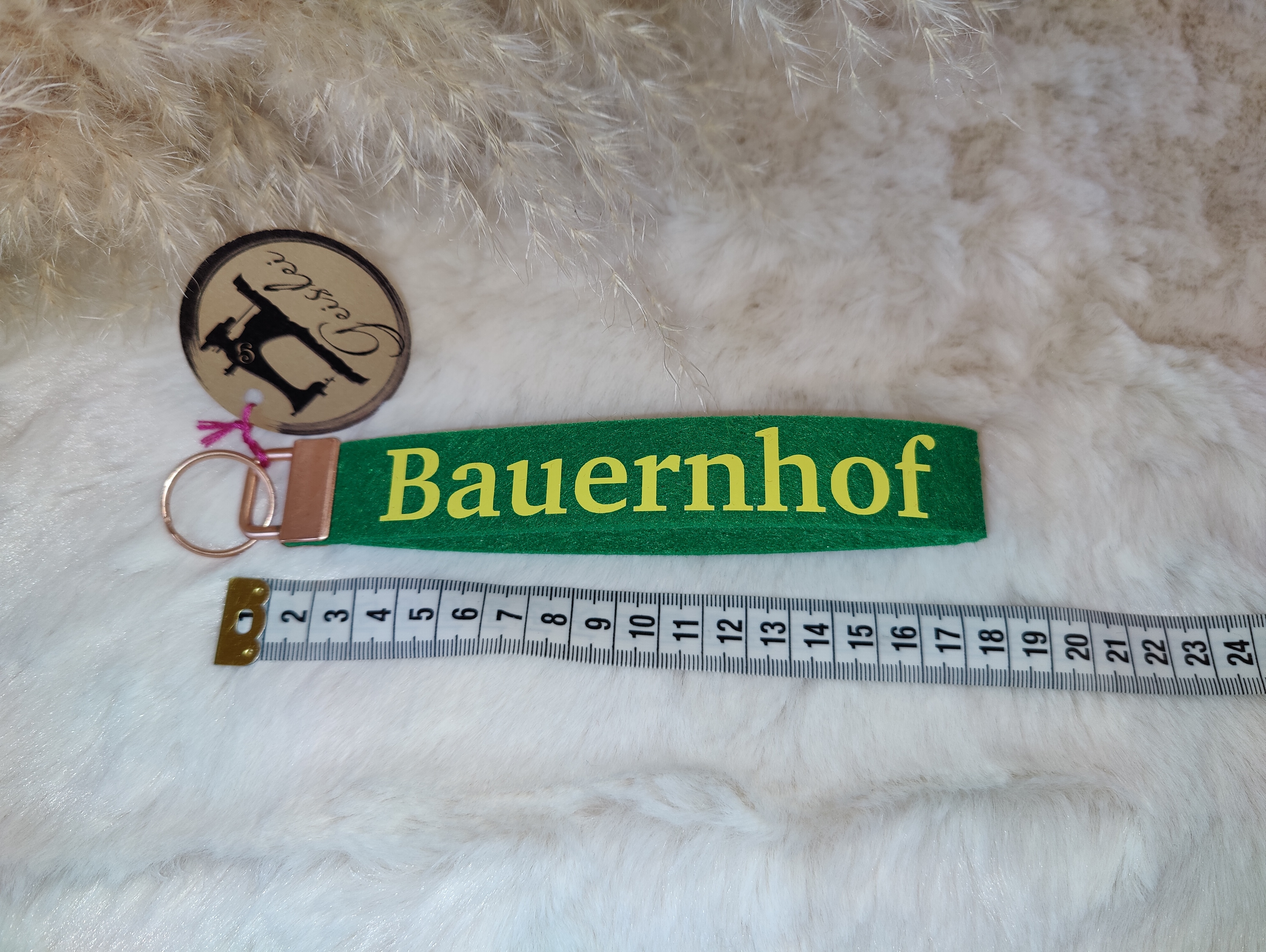 Schlüsselanhänger Bauernhof grün